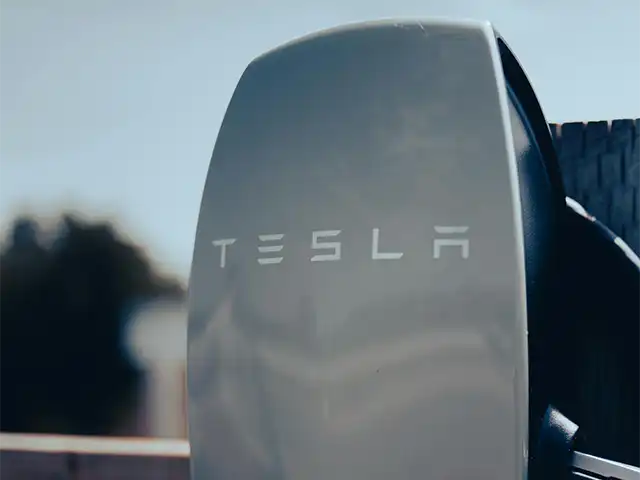 US Launches Probe into Tesla's Autopilot Recall